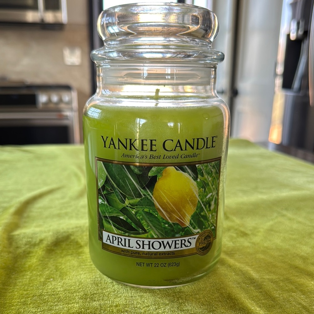 Yankee Candle April Showers - Green Scented Candle
